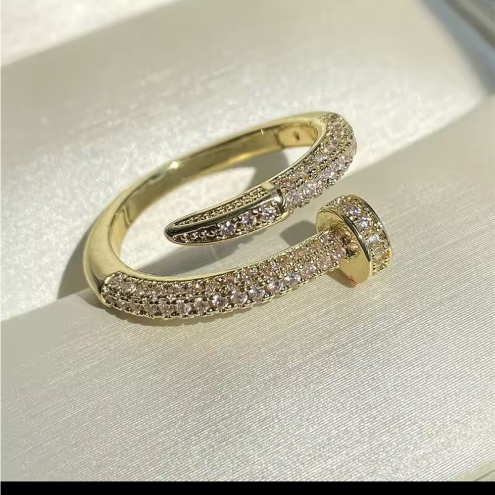 Elegant Gold and Silver Women's Ring
